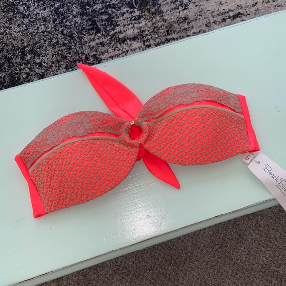 Beach Bunny “it’s electric” top